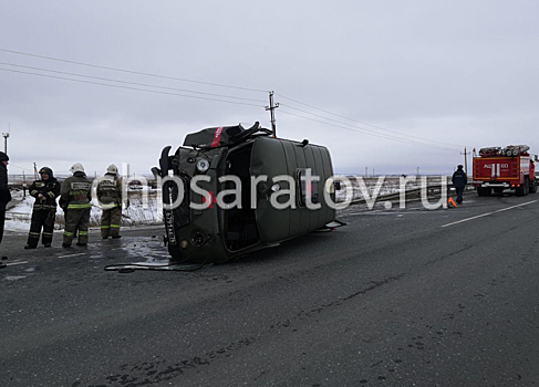 Автомобиль медслужбы Минобороны опрокинулся под Саратовом