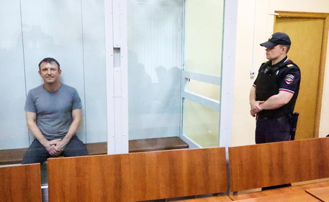 Два Попова и один Иванов: Пока одни генералы строили дворцы, другой геройски воевал с ВСУ. Но сидят все