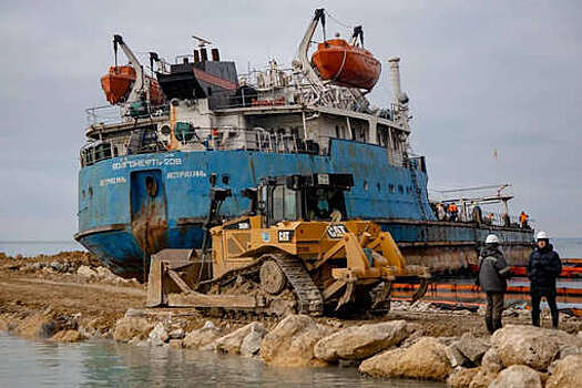Морспасслужба завершила откачку мазута из танкера "Волгонефть-239"
