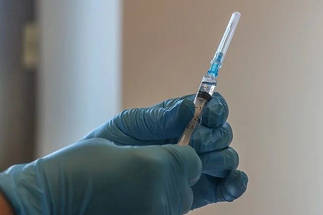 ФМБА подало заявку на регистрацию новой вакцины от COVID