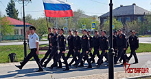 В Ялуторовске росгвардия поздравила ветерана персональным парадом