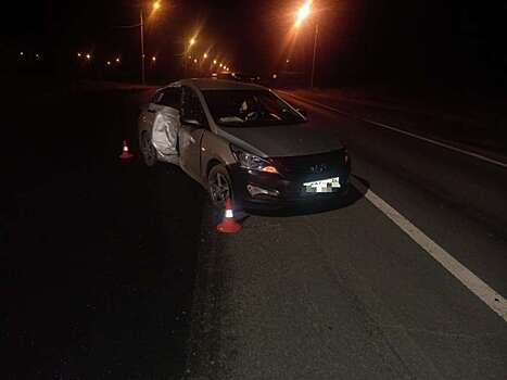 Под Орском после столкновения с опорой ЛЭП пострадала пассажирка иномарки