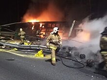 Грузовик сгорел на трассе М11 в результате ДТП