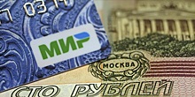 Россияне стали чаще расплачиваться картами "Мир"