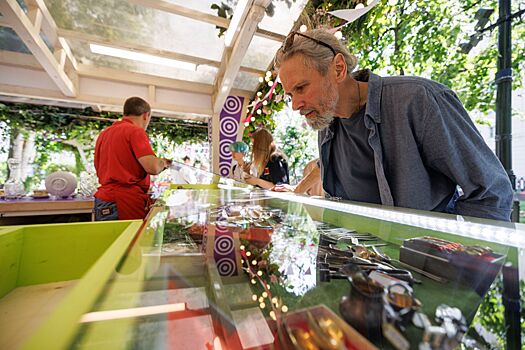 Винтажный маркет на Чистопрудном бульваре будет работать до конца лета