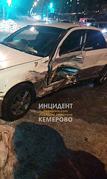 ДТП произошло на кемеровском перекрестке