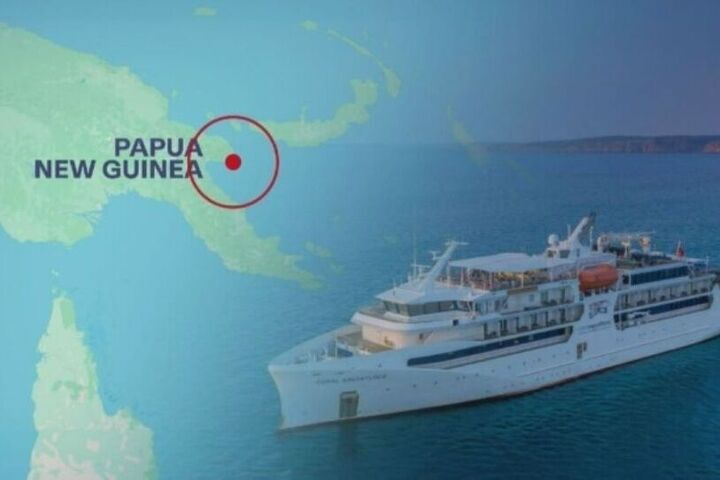 Пассажиров севшего на мель круизного лайнера пришлось эвакуировать самолетом