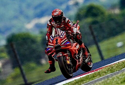 Франческо Баньяя выиграл спринт MotoGP в Италии, Мартин упал