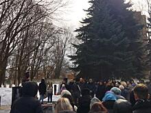 В Курске 3 марта возложили цветы к могиле Михаила Булатова