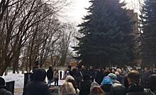 В Курске 3 марта возложили цветы к могиле Михаила Булатова