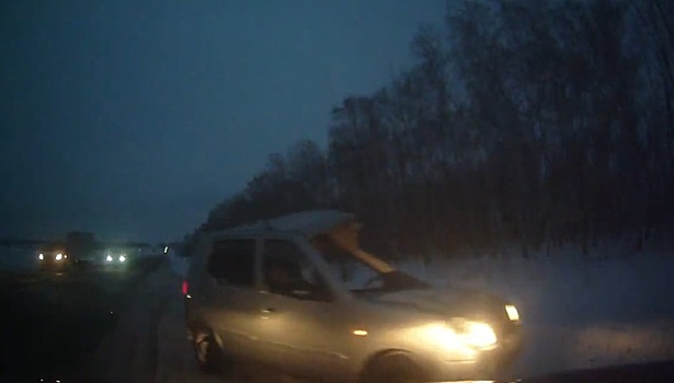 Водитель-торопыга едва не погиб в столкновении с фурой в Самарской области. Видео