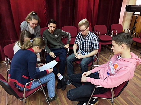 Активисты «Молодой гвардии» устроили квест для учеников школы района Коньково