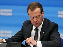 Медведев призвал уменьшить разницу в зарплатах руководителей и подчиненных
