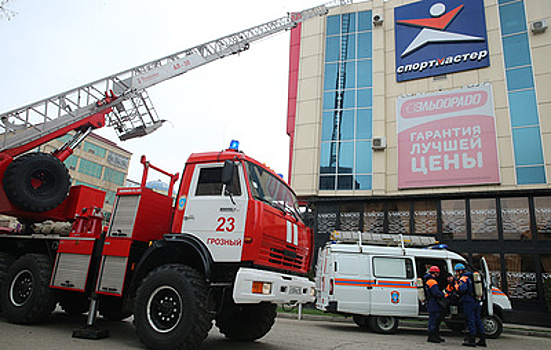 Жертв и пострадавших при пожаре в ТЦ в Грозном нет