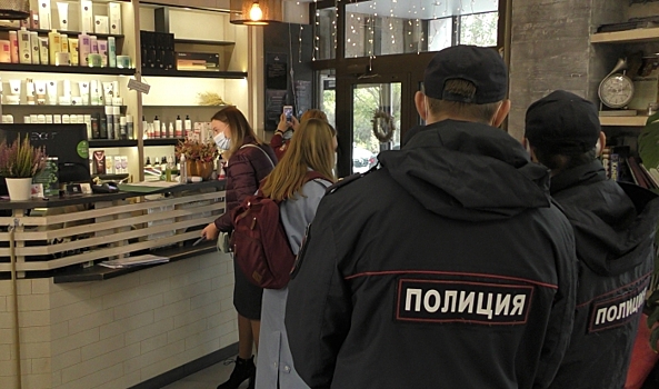 В парикмахерских Волгограда проверяют соблюдение антиковидных мер