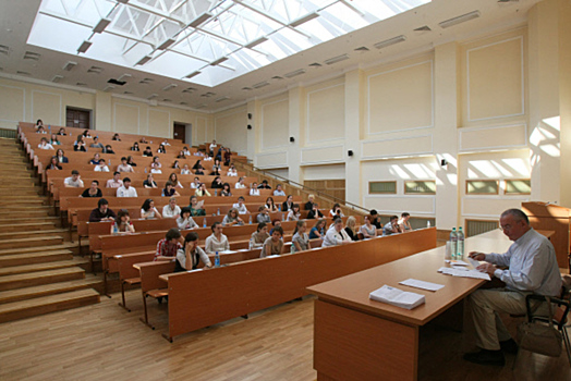 Вузы заявили о высоком интересе иностранцев к обучению в российских институтах