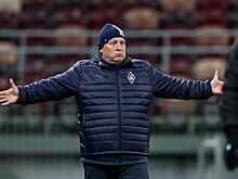 Главный тренер «Крыльев» — о трансфере на замену Пиняеву: вдесятером на поле не выйдем