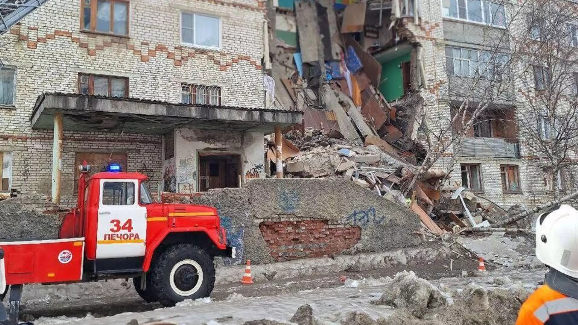 В Печоре Коми ввели режим ЧС после обрушения части жилого дома