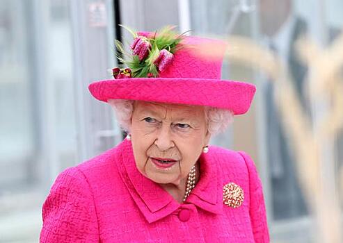 93-летняя Елизавета II вынуждена сама ездить к принцу Гарри, чтобы сплотить семью