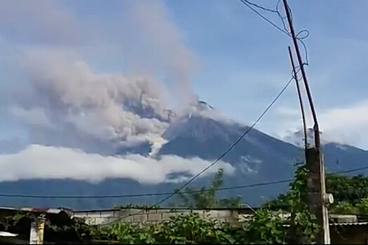 В Гватемале началось извержение стратовулкана