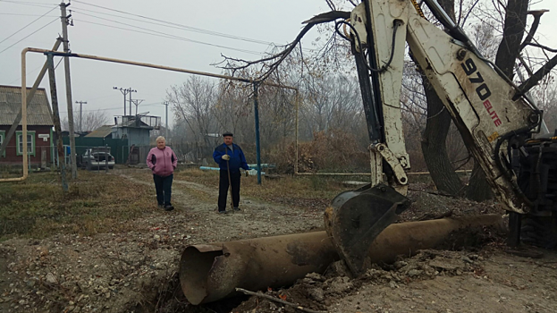 Под Саратовом домовладелец выкопал сельскую ливневку для сдачи в металлолом