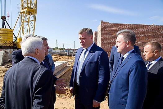 Игорь Бабушкин потребовал от подрядчиков организовать работу в Наримановском психоневрологическом интернате в три смены