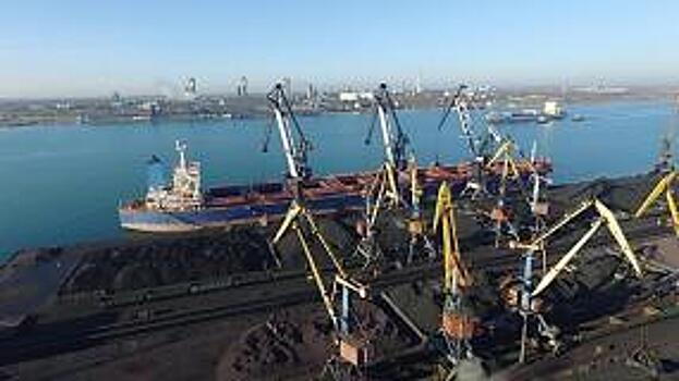 В украинском порту «Южный» разгружают третью партию угля из ЮАР