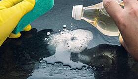 Домохозяек призвали не мыть уксусом ряд предметов