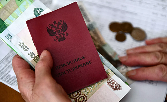 Копите на старость: юрист рассказал о судьбе пенсий