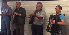 Украинский фолк-ансамбль отправили «гастролировать» в метро Парижа