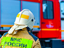 Крупный пожар в тюменском ангаре привел к обрушению кровли