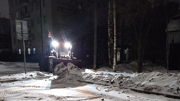 Уборка парковок от снега на улицах Вологды ведется в ежедневном режиме