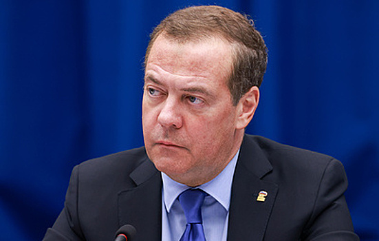 Медведев заявил о попытках подменить историю «злобной ложью»
