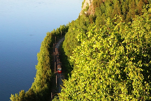 Для жителей Поволжья запустили тематические поезда