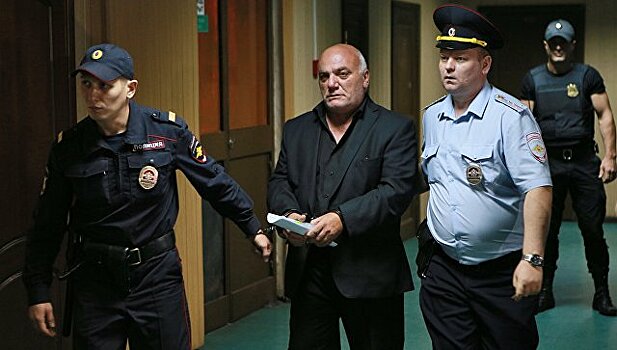 Мать захватчика заложников в московском банке попала в психбольницу