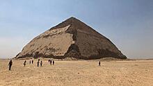 В Египте открыли для посещения "ломаную" пирамиду
