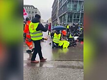 Водитель в Мюнхене умышленно направил автомобиль в демонстрантов, ранены 20 человек