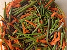 С мясом, морковью и в маринаде: 5 рецептов от калининградцев, которые знают толк в  папоротнике