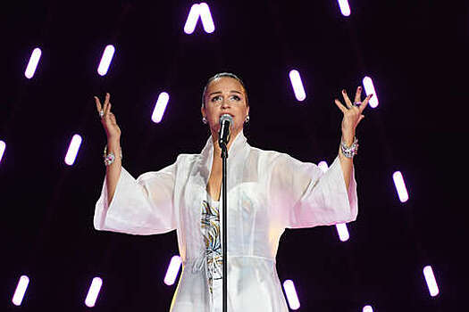 Певица Слава призналась, что раньше у отношений с мужчинами постарше были плюсы