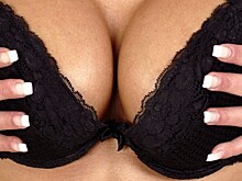 Грудь к ЧМ-2018: очередь к пластическим хирургам переполнена