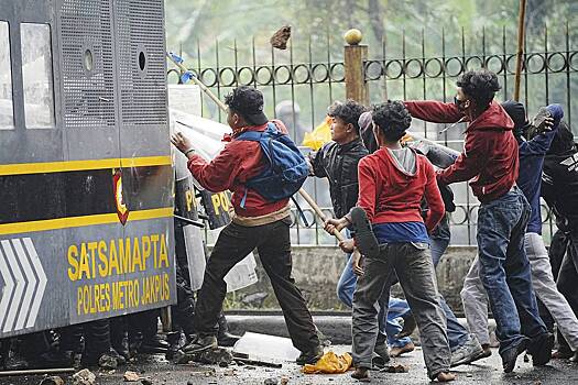 Российская журналистка пострадала во время демонстрации в Индонезии