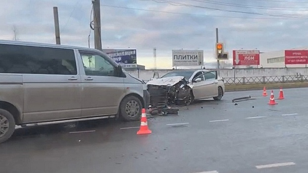 Два автомобиля утром столкнулись на Окружном шоссе