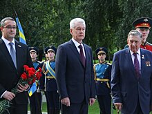 Собянин возложил цветы к Могиле Неизвестного солдата