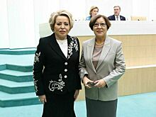 Матвиенко вручила удостоверение сенатора Альбине Кирилловой