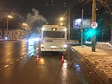 В Ростове автобус врезался в легковушку