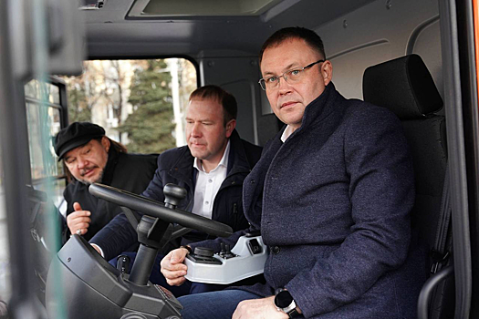 Губернатор Кузбасса протестировал пылесос для улиц за 25 млн рублей