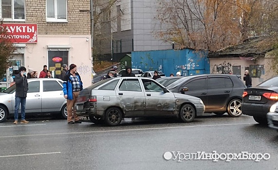 Полицейская погоня в Екатеринбурге привела к лобовому ДТП на встречке