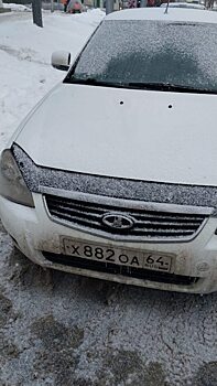 Припаркованная на 2-й Садовой «Lada» мешает коммунальщикам чинить водопровод