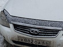 Припаркованная на 2-й Садовой «Lada» мешает коммунальщикам чинить водопровод