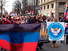 Более 2 тысяч жителей Бильбао вышли на улицы города с флагами РФ, ДНР и ЛНР